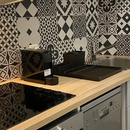 2 Pieces Avec Parking Et Ascenseur, Proche Centre-ville De - Fr-1-487-323 *