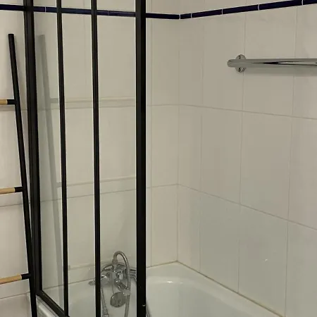 2 Pieces Avec Parking Et Ascenseur, Proche Centre-ville De - Fr-1-487-323 Apartmán