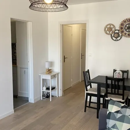 Apartmán 2 Pieces Avec Parking Et Ascenseur, Proche Centre-ville De - Fr-1-487-323 *