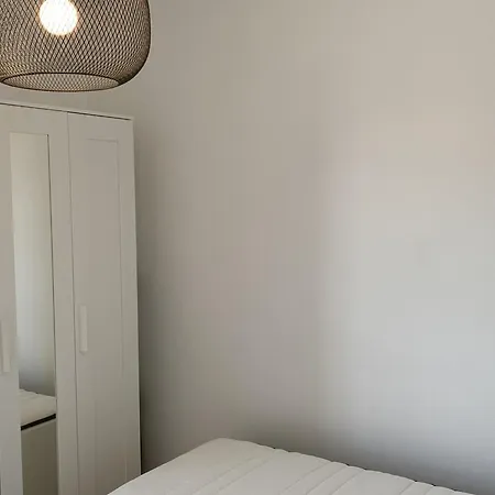 2 Pieces Avec Parking Et Ascenseur, Proche Centre-ville De - Fr-1-487-323