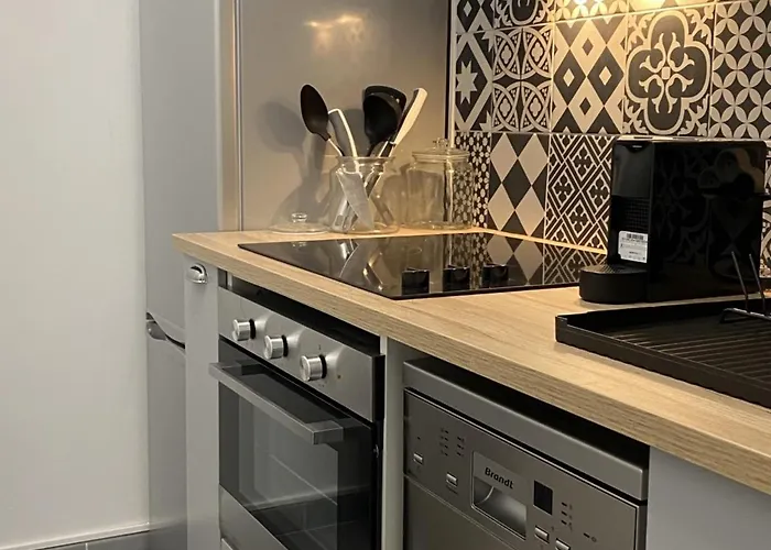 2 Pieces Avec Parking Et Ascenseur, Proche Centre-ville De - Fr-1-487-323 *