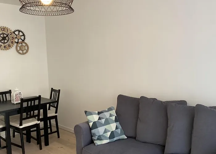 2 Pieces Avec Parking Et Ascenseur, Proche Centre-ville De - Fr-1-487-323 * Cabourg