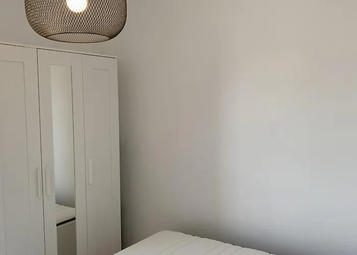 2 Pieces Avec Parking Et Ascenseur, Proche Centre-ville De - Fr-1-487-323