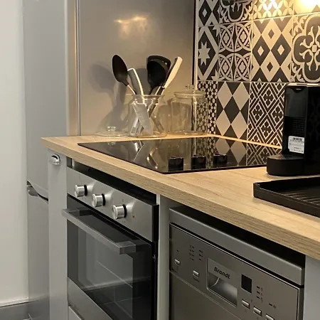 2 Pieces Avec Parking Et Ascenseur, Proche Centre-ville De - Fr-1-487-323 *