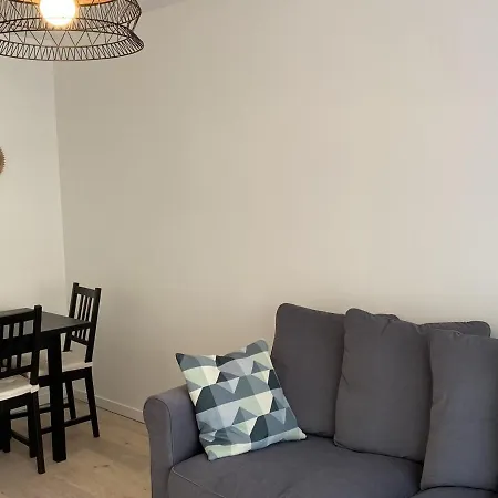 2 Pieces Avec Parking Et Ascenseur, Proche Centre-ville De - Fr-1-487-323 * קאבורג