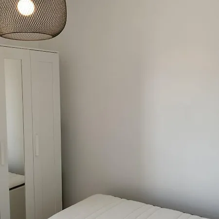 2 Pieces Avec Parking Et Ascenseur, Proche Centre-ville De - Fr-1-487-323 דירה קאבורג